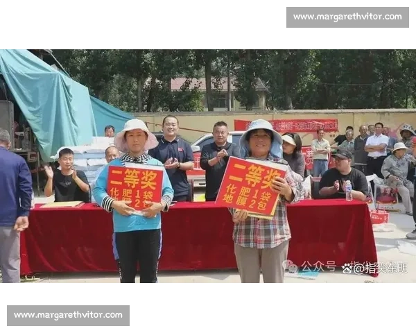 吃蒜比赛激烈进行中选手们挑战自我谁能赢得最强蒜王称号