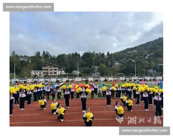 团结奋进校园拔河赛激情上演 同心协力展现青春风采