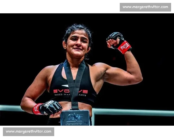 国际女子摔跤赛精彩对决:巾帼英雄挑战极限勇夺殊荣 国际女子摔跤赛精彩对决:巾帼英雄挑战极限勇夺殊荣